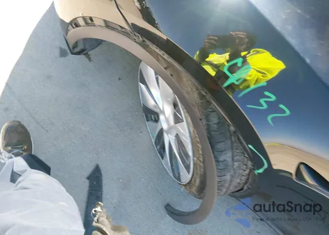 2023 Tesla Model Y Awd/Long Range Dual Motor All-Wheel Drive z USA, uszkodzony, nr VIN 7SAYGDEE7PA123347